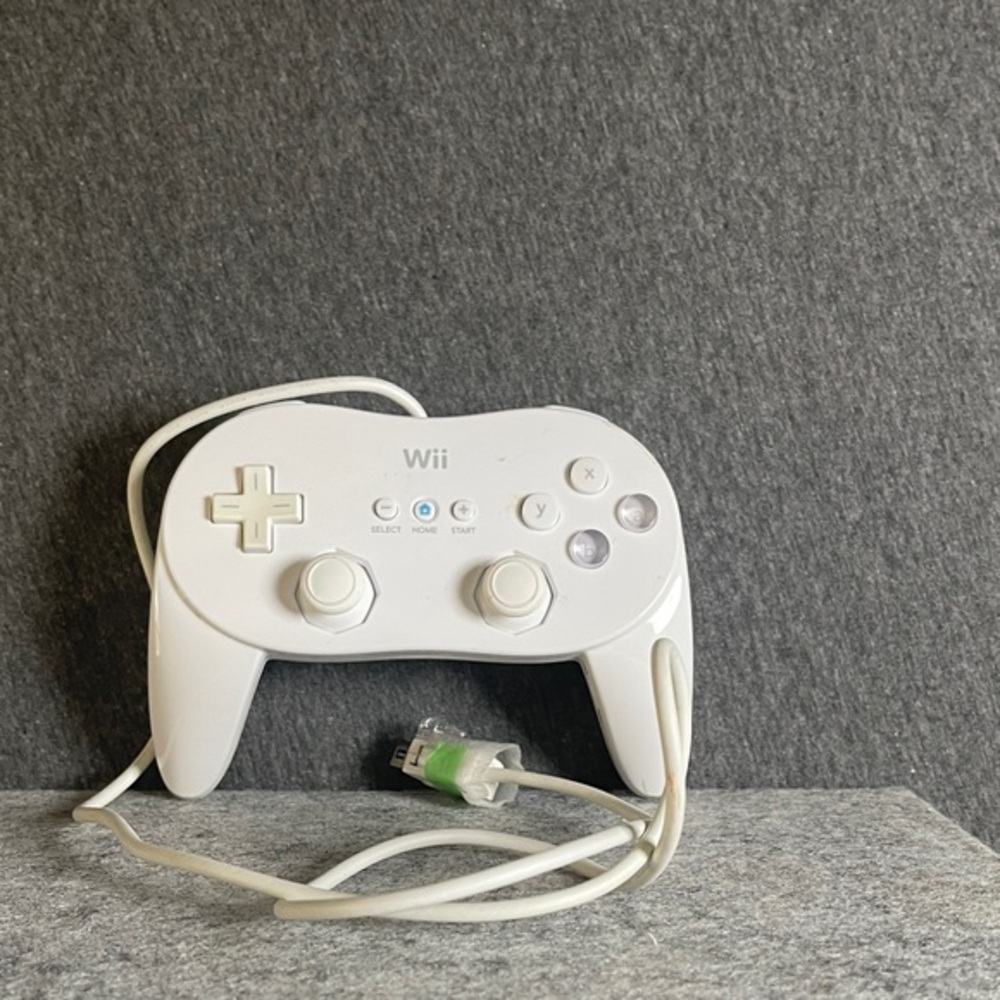 Nintendo White Wii Classic Controller Pro - White